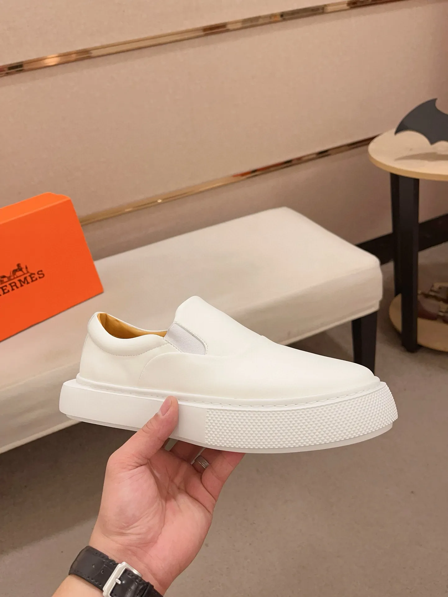 Men's clothing and shoes💰: 442💰《HERMES》【Classic original single version】Hermès; top 🔝purchase agent🔍🔍men's latest 🇺🇸 counter sales simultaneously, imported from Italy original ▲▲cowhide ▲▲ (high-end, nobility, class) ) Exquisite workmanship (Italian 🇮🇹 imported water-dyed 🐂 cowhide lining) sole: original sole provided by the original factory, ⚠️exclusive double-layer activity·TPR·rubber·combined molded outsole; super comfortable·wear-resistant·non-slip·environmental protection The real thing is more beautiful if you take the real thing (high quality, follow the order). You can enter and exit the counter at will * Number of yards: 38-44 (45 can be customized and cannot be returned or exchanged)